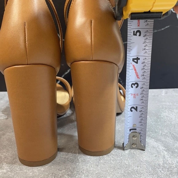 Derek Heart Heels Tan Size 6m - Picture 5 of 5